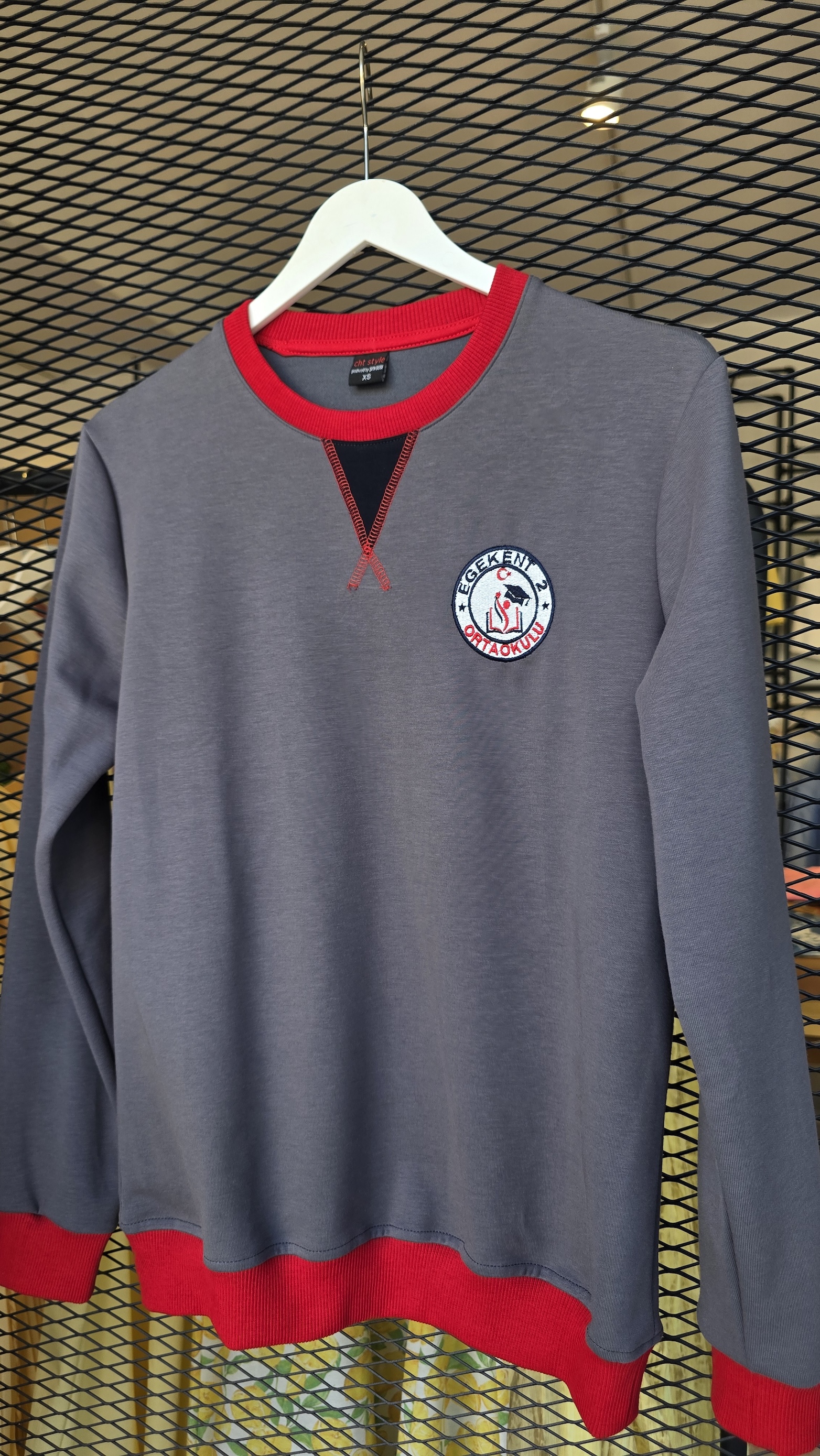 Egekent-2 Ortaokulu okul forması - gri sweatshirt ve kırmızı ribana 4